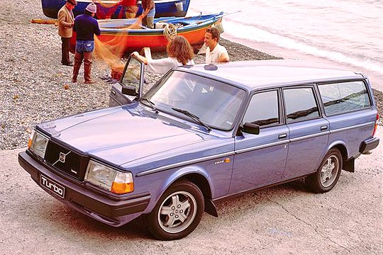 volvo-240-486732.jpg