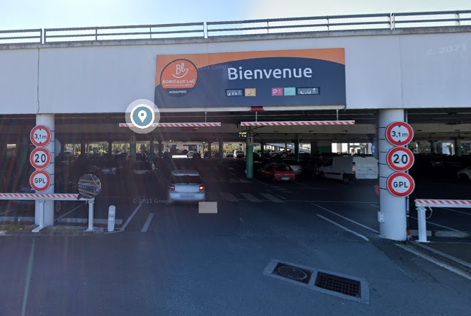 Entrée Auchan Bordeaux Lac.jpg